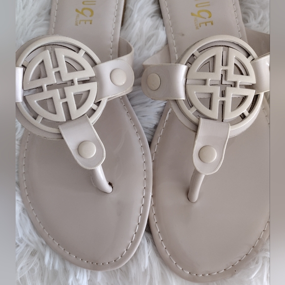 Geometric Pendant Thong Slide Sandals Beige NWT - Picture 2 of 5